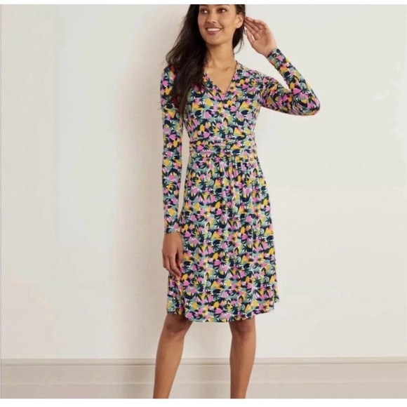 Boden Layla Jersey Dress Beautiful Print Size 2P in Like New Condition - Picture 1 of 10